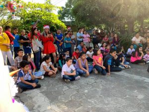 Ángeles Voluntarios realizan mañana navideña para niños