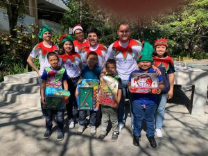 Ángeles Voluntarios realizan mañana navideña para niños