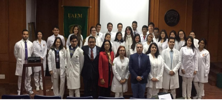 Ceremonia de inauguración con los miembros directivos de la universidad.