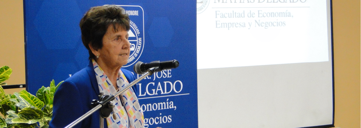 Conferencia sobre “La Mujer y su Evolución en la Sociedad”